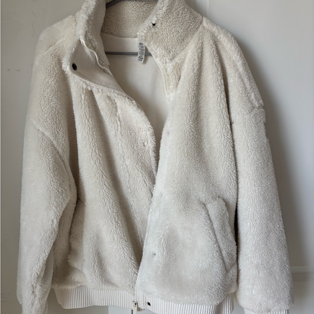ALO Cozy White Sherpa Jacket